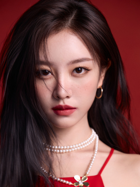 Qiana（中国大陸の女性歌手、女性アイドルグループ・レッドのメンバー