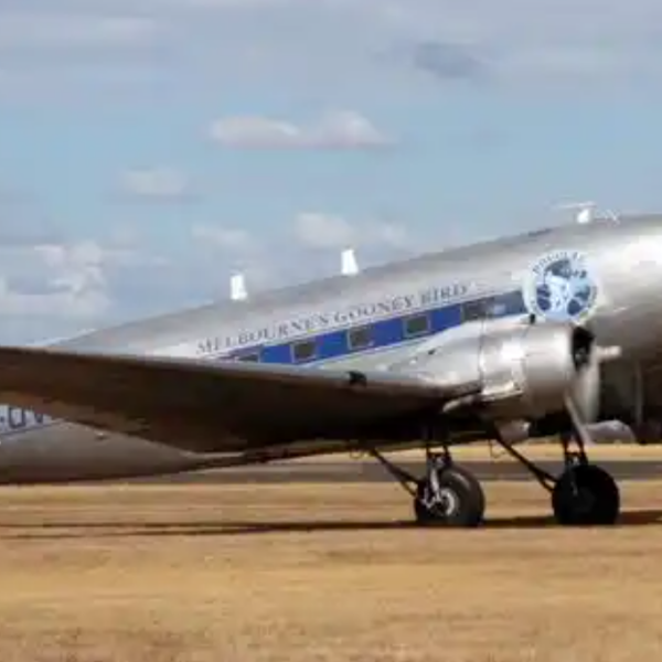 DC-3（アメリカのダグラス社が開発した双発の民間旅客機。）_百度百科