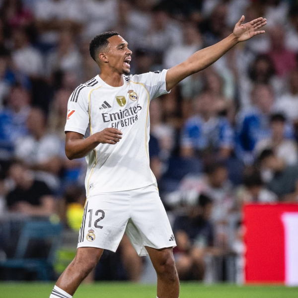 (希少)イングランドALEXANDER-ARNOLD 10 オーセンティック Trent Alexander-Arnold wears the number 10 again for England this