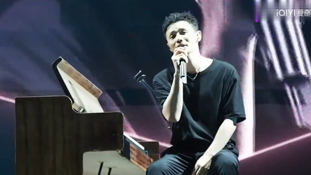 Li Ronghao（Chinese pop male singer, musician, and film and television ...
