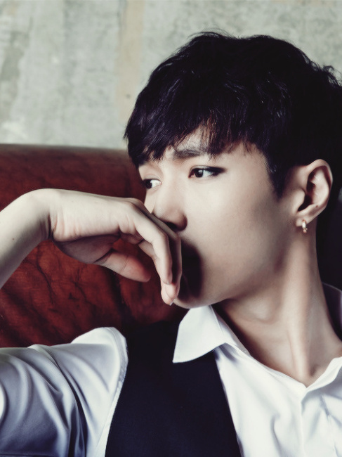 LAY（Mainland Chinese male singer, actor, music producer, and a ...