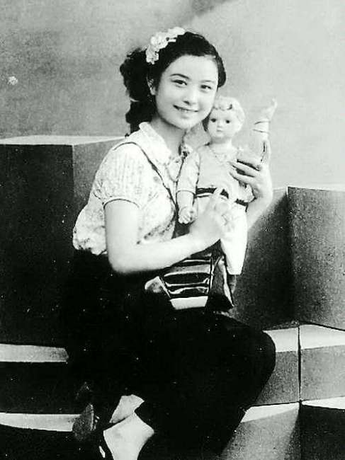 Yan Fengying（National First-Class Actor, Huangmei Opera dan role artist ...