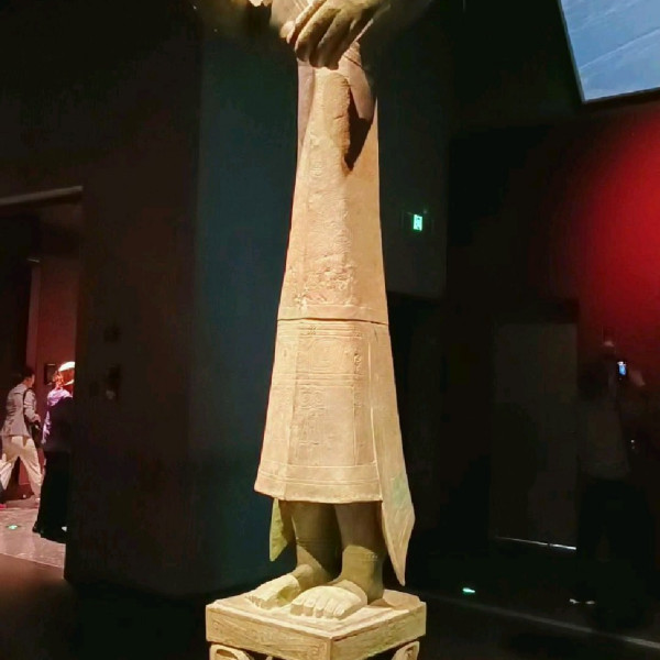 商代青銅立人像_百度百科
