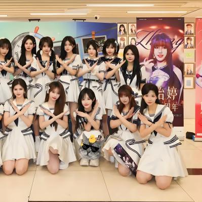 レア！★上海アイドルグループ・SNH48 ★ 中国版６DVD & 写真集！ AKB48姉妹グループ、SNH48第1期生がお披露目！13〜22歳の26人―上海市