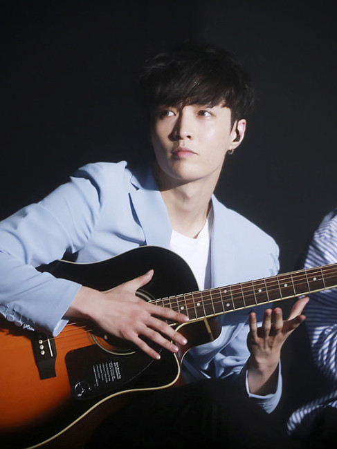 LAY（Mainland Chinese male singer, actor, music producer, and a ...