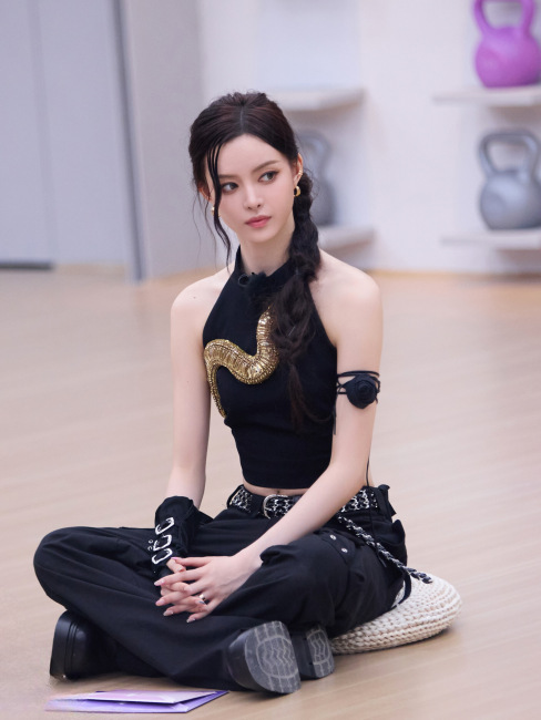 Alyce（American-born Chinese female singer, member of the girl group R.E ...